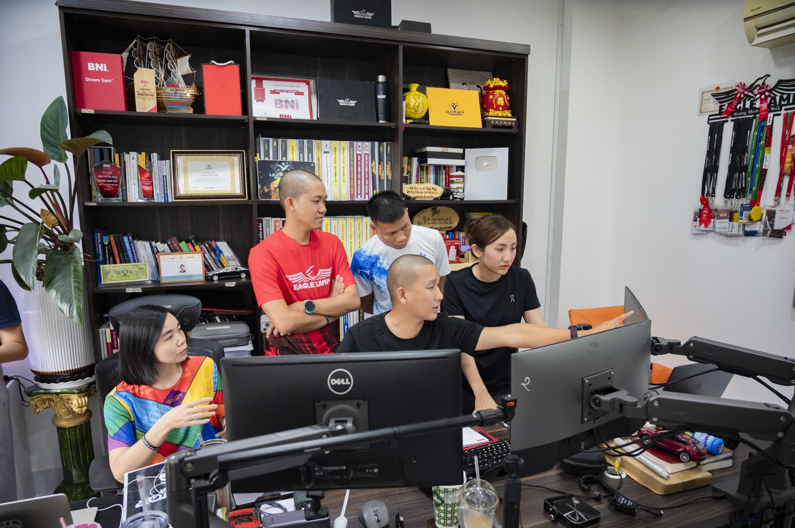Văn phòng thật của Hoàng Minh Hóa, hệ thống đang vận hành